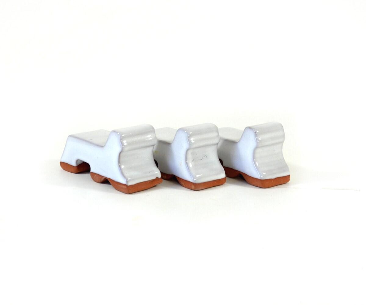 Pot Feet - Small – 6–12" Pots / White, Medium – 14–20" Pots / White, Large – 20–40" Pots / White | Garden Accessories